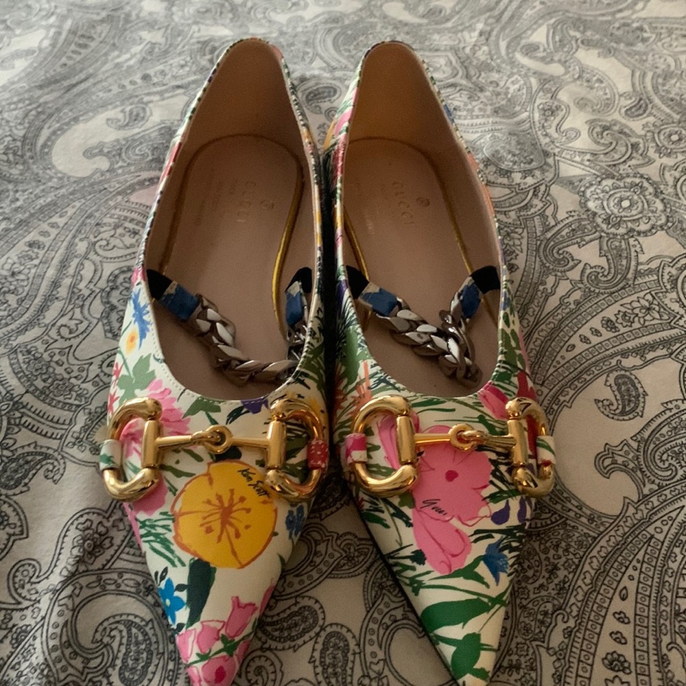 Gucci x Ken Scott white floral horsebit flats Sz 38